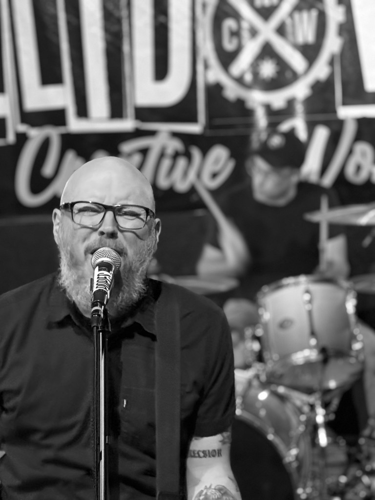 smoking popes on stage at midwest punkfest