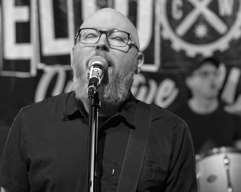 members of the smoking popes performing at midwest punkfest
